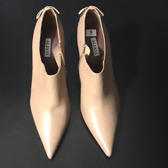 Never worn heel - Picture 3 of 7